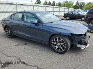 2020 Volvo S60 Momentum with VIN 7JR102FK7LG049735, listed as a Copart auction lot 52903384 with 22,235 mi miles. Bid and sale history available at carsss.com. Image 4.