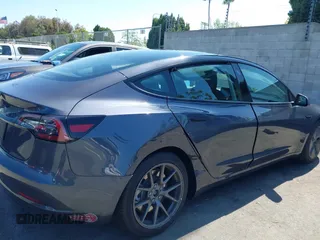 2023 Tesla Model 3 z VIN 5YJ3E1EAXPF710024, wystawiony jako IAAI lot #41228608 z przebiegiem 10 481 mil mil oraz . Historia ofert i sprzedaży dostępna na DreamBid. Obrazek 6.