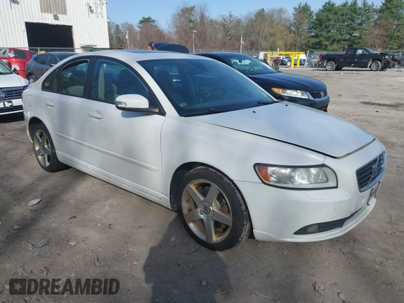 2008 Volvo S40 2.4L with VIN YV1MS390582402574, listed as a IAAI auction lot 42149535 with 298,103 mi miles. Bid and sale history available at carsss.com. Image 1.