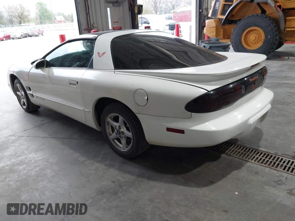 2002 Pontiac Firebird Firebird z VIN 2G2FS22K622160596, wystawiony jako IAAI lot #42068980 z przebiegiem 243 922 mil mil oraz . Historia ofert i sprzedaży dostępna na DreamBid. Obrazek 3.