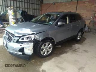 2013 Volvo XC60 3.2L z VIN YV4940DZ9D2375591, wystawiony jako IAAI lot #33101951 z przebiegiem 70 918 mil mil oraz . Historia ofert i sprzedaży dostępna na DreamBid. Obrazek 2.