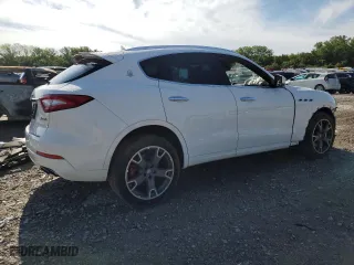 2017 Maserati Levante S with VIN ZN661YUS4HX196060, listed as a Copart auction lot 67406744 with 71,129 mi miles and Salvage Title. Bid and sale history available at carsss.com. Image 3.