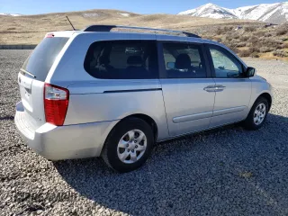 2009 Kia Sedona LX with VIN KNDMB233496304472, listed as a Copart auction lot 47272105 with 184,370 mi miles and Salvage Title. Bid and sale history available at carsss.com. Image 3.