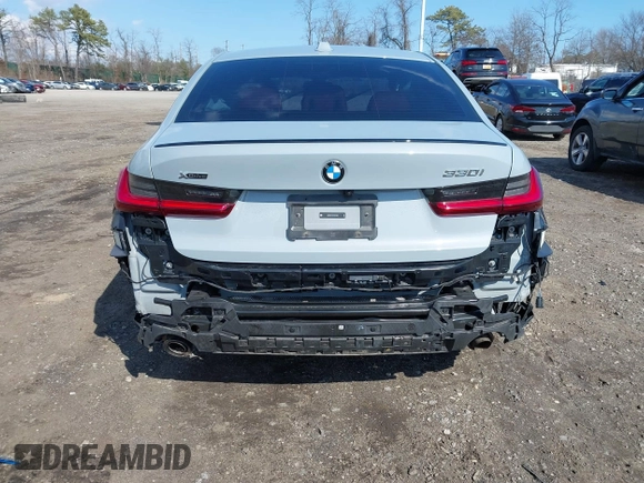 2024 BMW 3 Series 330i xDrive with VIN 3MW89FF04R8E27698, listed as a IAAI auction lot 41867956 with 32,394 mi miles. Bid and sale history available at carsss.com. Image 19.
