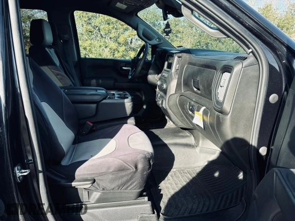 2022 Chevrolet Silverado 1500 Custom with VIN 1GCPABEK7NZ633597, listed as a Copart auction lot 55317005 with 32,531 mi miles and Salvage Title. Bid and sale history available at DreamBid. Image 5.