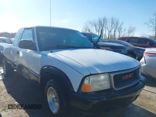 2001 GMC Sonoma SLS 1SG z VIN 1GTCS19W418211564, wystawiony jako IAAI lot #42071533 z przebiegiem 203 541 mil mil oraz . Historia ofert i sprzedaży dostępna na DreamBid. Obrazek 1.