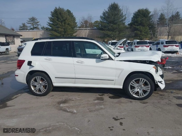 2015 Mercedes-Benz GLK-Class GLK 350 with VIN WDCGG8JBXFG382654, listed as a IAAI auction lot 41540238 with 142,759 mi miles. Bid and sale history available at carsss.com. Image 13.