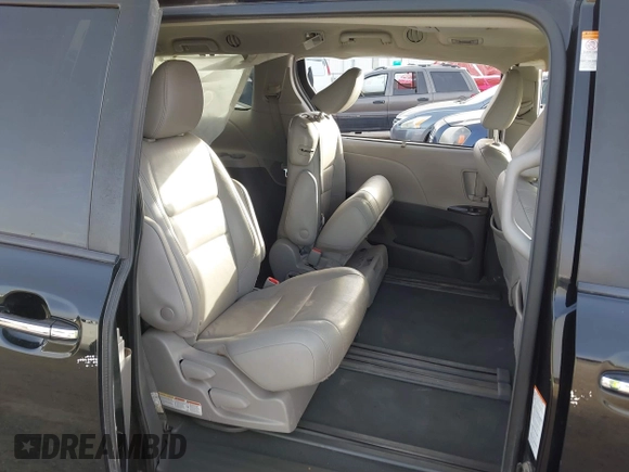 2019 Toyota Sienna XLE Auto Access Seat with VIN 5TDYZ3DCXKS986393, listed as a IAAI auction lot 41451840 with 93,424 mi miles. Bid and sale history available at carsss.com. Image 8.