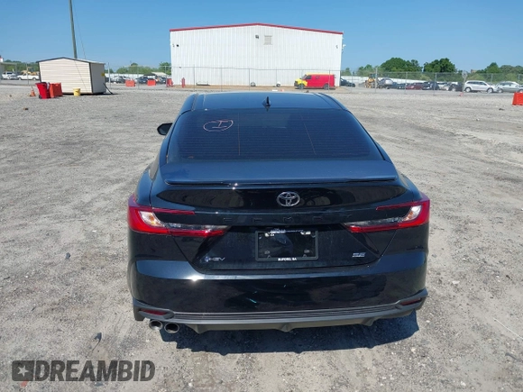 2025 Toyota Camry LE z VIN 4T1DAACK8SU509391, wystawiony jako IAAI lot #42133729 z przebiegiem 10 000 mil mil oraz . Historia ofert i sprzedaży dostępna na DreamBid. Obrazek 17.
