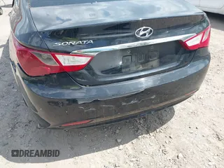 2013 Hyundai Sonata GLS with VIN 5NPEB4AC1DH555211, listed as a IAAI auction lot 42190097 with 181,000 mi miles and . Bid and sale history available at carsss.com. Image 6.