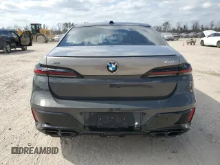 2023 BMW 7 Series 760i xDrive z VIN WBA33EJ08PCN66400, wystawiony jako Copart lot #44705455 z przebiegiem Nie podano mil oraz Nie do naprawy • Non repairable. Historia ofert i sprzedaży dostępna na DreamBid. Obrazek 7.