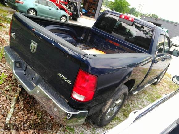 2018 Ram 1500 Big Horn z VIN 1C6RR7GG2JS311743, wystawiony jako IAAI lot #42325947 z przebiegiem 139 107 mil mil oraz . Historia ofert i sprzedaży dostępna na DreamBid. Obrazek 4.