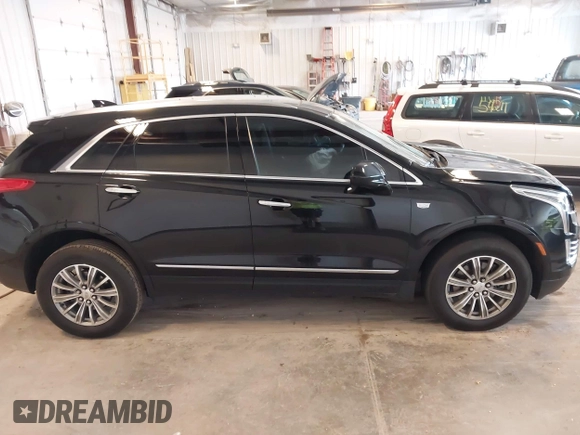 2019 Cadillac XT5 Luxury FWD z VIN 1GYKNCRS2KZ197052, wystawiony jako IAAI lot #42242466 z przebiegiem 86 678 mil mil oraz . Historia ofert i sprzedaży dostępna na DreamBid. Obrazek 13.