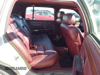 1998 Cadillac DeVille z VIN 1G6KD54Y8WU713369, wystawiony jako IAAI lot #41740945 z przebiegiem 149 384 mil mil oraz . Historia ofert i sprzedaży dostępna na DreamBid. Obrazek 8.