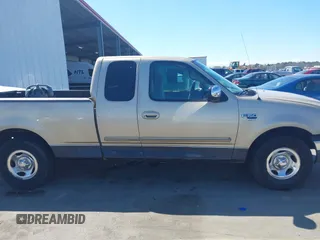 2000 Ford F-150 XL z VIN 1FTRX17L8YNB02069, wystawiony jako IAAI lot #41813272 z przebiegiem 279 042 mil mil oraz . Historia ofert i sprzedaży dostępna na DreamBid. Obrazek 13.