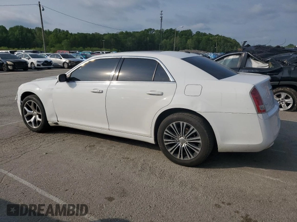 2014 Chrysler 300 S z VIN 2C3CCAGGXEH120747, wystawiony jako Copart lot #54400005 z przebiegiem 135 743 mil mil oraz Szkoda całkowita • Salvage title. Historia ofert i sprzedaży dostępna na DreamBid. Obrazek 2.