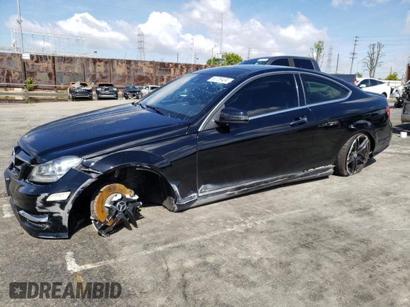 2015 Mercedes-Benz C 350 z VIN WDDGJ8JB9FG384277, wystawiony jako Copart lot #50709404 z przebiegiem 54 349 mil mil oraz . Historia ofert i sprzedaży dostępna na DreamBid. Obrazek 1.