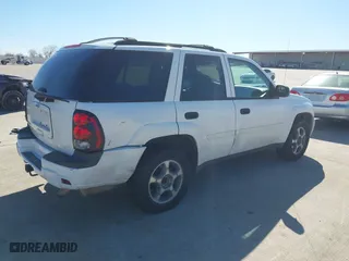 2008 Chevrolet TrailBlazer LT w/1LT with VIN 1GNDS13S182198903, listed as a IAAI auction lot 41769977 with 231,109 mi miles. Bid and sale history available at carsss.com. Image 4.