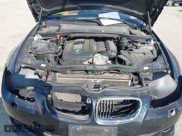 2013 BMW 3 Series 328i z VIN WBADW7C5XDE732643, wystawiony jako IAAI lot #41665789 z przebiegiem Nie podano mil oraz . Historia ofert i sprzedaży dostępna na DreamBid. Obrazek 10.