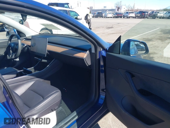 2020 Tesla Model Y Long Range with VIN 5YJYGDEF4LF005534, listed as a IAAI auction lot 41830910 with 32,438 mi miles and . Bid and sale history available at DreamBid. Image 5.