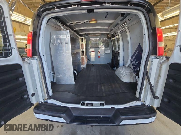 2014 Chevrolet Express Cargo z VIN 1GCSGAFX3E1200712, wystawiony jako IAAI lot #42854205 z przebiegiem 64 421 mil mil oraz . Historia ofert i sprzedaży dostępna na DreamBid. Obrazek 8.