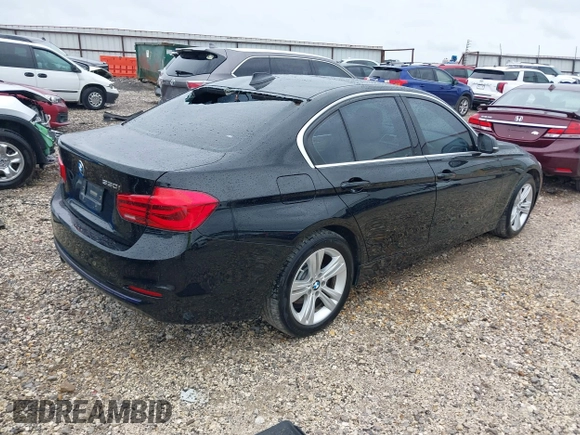2017 BMW 3 Series 330i с VIN WBA8B9G54HNU48756, выставлен на аукционе IAAI как лот 42464818 с пробегом 82 871 миль миль и . История ставок и продаж доступна на DreamBid. Изображение 4.