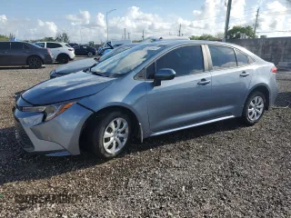 2025 Toyota Corolla LE z VIN 5YFB4MDE8SP256857, wystawiony jako Copart lot #54605295 z przebiegiem 3 851 mil mil oraz Czysty tytuł • Clean title. Historia ofert i sprzedaży dostępna na DreamBid. Obrazek 1.