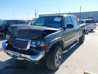 2003 GMC Sierra 1500HD SLE z VIN 1GTGC13U53F203980, wystawiony jako IAAI lot #41206524 z przebiegiem 309 414 mil mil oraz . Historia ofert i sprzedaży dostępna na DreamBid. Obrazek 2.