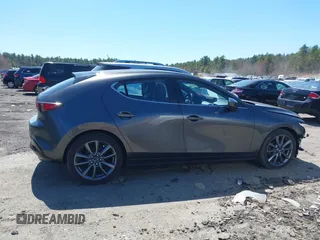 2021 Mazda 3 Select z VIN JM1BPAKL0M1321246, wystawiony jako IAAI lot #42031709 z przebiegiem 87 700 mil mil oraz . Historia ofert i sprzedaży dostępna na DreamBid. Obrazek 14.