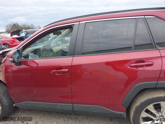 2021 Toyota RAV4 XLE Premium with VIN 2T3C1RFV0MW119864, listed as a IAAI auction lot 41760698 with 30,350 mi miles. Bid and sale history available at carsss.com. Image 15.