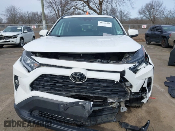 2020 Toyota RAV4 XLE with VIN 2T3P1RFV0LC075978, listed as a IAAI auction lot 41609384 with 72,983 mi miles. Bid and sale history available at carsss.com. Image 12.