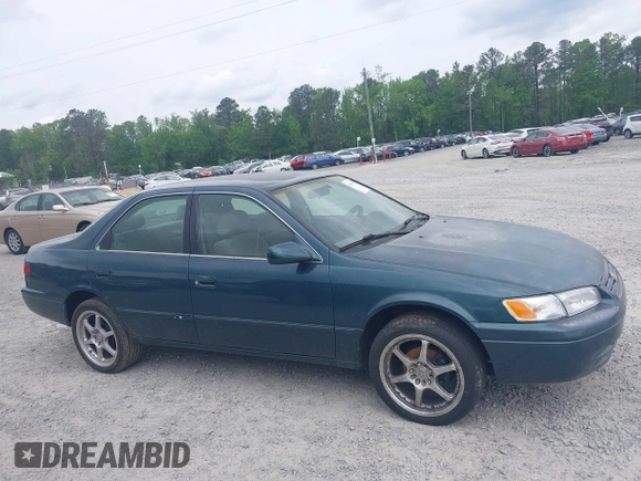 1997 Toyota Camry LE z VIN 4T1BG22K7VU005271, wystawiony jako IAAI lot #42098097 z przebiegiem Nie podano mil oraz . Historia ofert i sprzedaży dostępna na DreamBid. Obrazek 13.