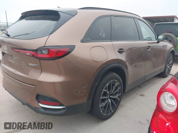 2025 Mazda CX-70 Premium Plus with VIN JM3KJEHA1S1111323, listed as a IAAI auction lot 42109316 with 561 mi miles and . Bid and sale history available at DreamBid. Image 4.