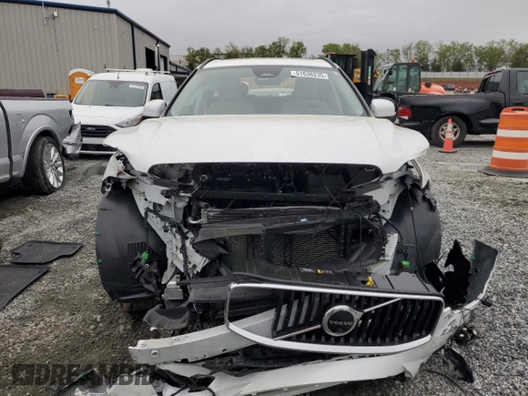 2022 Volvo XC60 Momentum z VIN YV4L12RK3N1083867, wystawiony jako Copart lot #51636235 z przebiegiem 30 390 mil mil oraz Szkody całkowita. Historia ofert i sprzedaży dostępna na DreamBid. Obrazek 5.