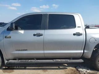 2016 Toyota Tundra 4WD Truck SR5 with VIN 5TFDW5F11GX559846, listed as a IAAI auction lot 41493209 with 258,296 mi miles. Bid and sale history available at carsss.com. Image 14.