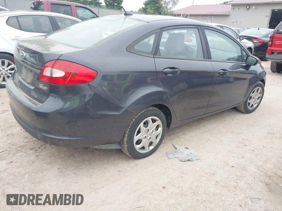 2013 Ford Fiesta S z VIN 3FADP4AJ9DM175576, wystawiony jako IAAI lot #42449969 z przebiegiem 123 959 mil mil oraz . Historia ofert i sprzedaży dostępna na DreamBid. Obrazek 4.