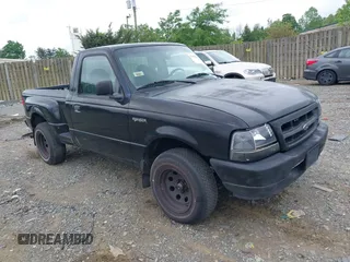 2000 Ford Ranger XL with VIN 1FTYR10C2YTA09849, listed as a IAAI auction lot 42195918 with 267,328 mi miles. Bid and sale history available at carsss.com. Image 1.