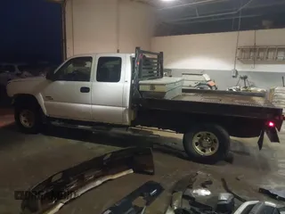 2004 Chevrolet Silverado 3500 z VIN 1GCHK39284E265681, wystawiony jako IAAI lot #41435024 z przebiegiem 305 340 mil mil oraz . Historia ofert i sprzedaży dostępna na DreamBid. Obrazek 15.