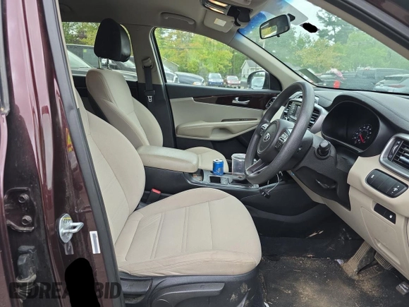 2016 Kia Sorento LX z VIN 5XYPGDA56GG003372, wystawiony jako Copart lot #58873935 z przebiegiem 121 352 mil mil oraz Czysty tytuł • Clean title. Historia ofert i sprzedaży dostępna na DreamBid. Obrazek 5.