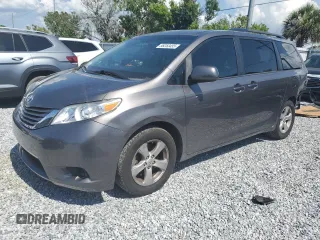 2017 Toyota Sienna LE Auto Access Seat с VIN 5TDKZ3DC2HS830072, выставлен на аукционе Copart как лот 58253455 с пробегом 97 653 миль миль и Списание • Salvage title. История ставок и продаж доступна на DreamBid. Изображение 1.