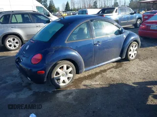 2003 Volkswagen New Beetle Coupe GLX with VIN 3VWDD21C33M405584, listed as a IAAI auction lot 41633677 with 91,378 mi miles. Bid and sale history available at carsss.com. Image 4.