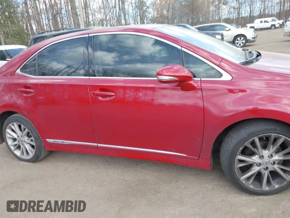 2010 Lexus HS 250h z VIN JTHBB1BA2A2037800, wystawiony jako IAAI lot #41917292 z przebiegiem Nie podano mil oraz . Historia ofert i sprzedaży dostępna na DreamBid. Obrazek 13.