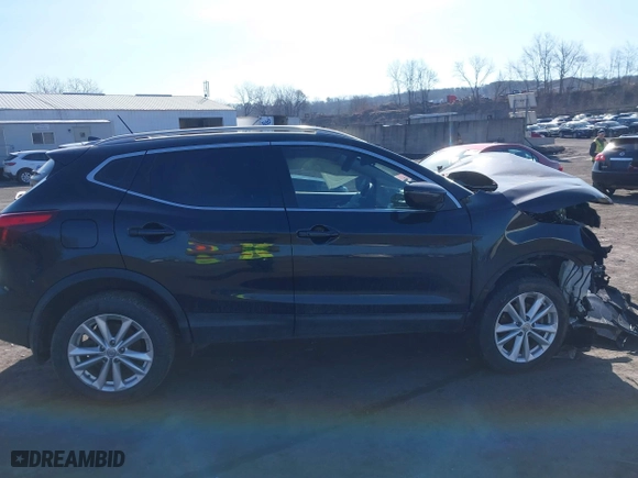 2018 Nissan Rogue Sport SV with VIN JN1BJ1CR4JW267889, listed as a IAAI auction lot 41747685 with 98,857 mi miles. Bid and sale history available at carsss.com. Image 13.