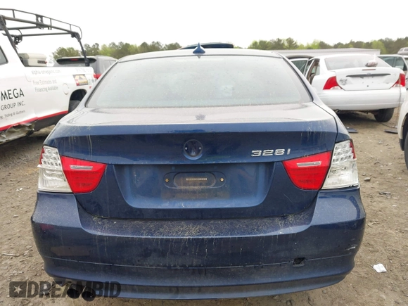 2011 BMW 3 Series 328i with VIN WBAPH7C53BE130946, listed as a IAAI auction lot 41911561 with 111,957 mi miles. Bid and sale history available at carsss.com. Image 17.