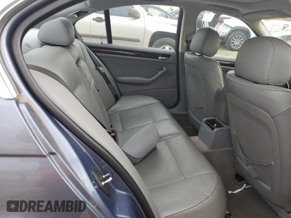 2005 BMW 3 Series 330xi with VIN WBAEW53455PN40181, listed as a Copart auction lot 77047263 with 111,000 mi miles and Salvage Title. Bid and sale history available at DreamBid. Image 10.