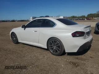 2022 BMW 2 Series 230i z VIN 3MW23CM02N8C58509, wystawiony jako Copart lot #56435025 z przebiegiem 34 383 mil mil oraz Szkoda całkowita • Salvage title. Historia ofert i sprzedaży dostępna na DreamBid. Obrazek 2.