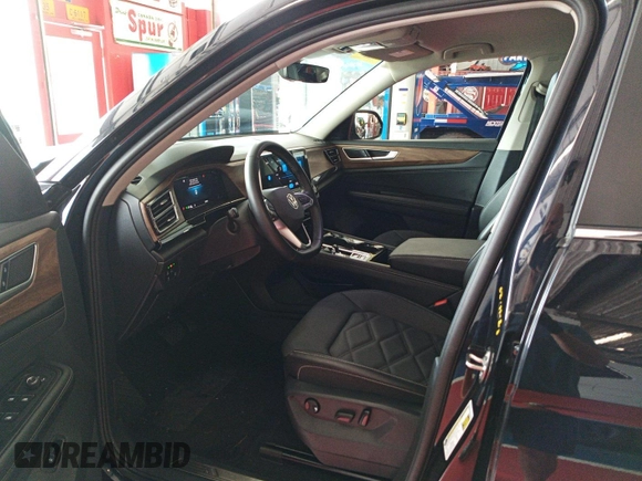 2024 Volkswagen Atlas SE with VIN 1V2HR2CA7RC565025, listed as a IAAI auction lot 42845044 with 25,080 mi miles and . Bid and sale history available at DreamBid. Image 33.