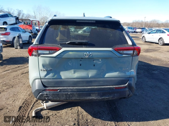 2021 Toyota RAV4 XLE with VIN 2T3W1RFV8MW152785, listed as a IAAI auction lot 41401709 with 55,069 mi miles. Bid and sale history available at carsss.com. Image 16.