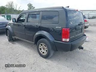 2011 Dodge Nitro SE z VIN 1D4PU2GK8BW599237, wystawiony jako IAAI lot #42287742 z przebiegiem 176 187 mil mil oraz . Historia ofert i sprzedaży dostępna na DreamBid. Obrazek 3.