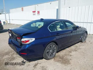 2020 BMW 5 Series 530i z VIN WBAJR3C03LCD11920, wystawiony jako IAAI lot #40532169 z przebiegiem 26 023 mil mil oraz . Historia ofert i sprzedaży dostępna na DreamBid. Obrazek 4.